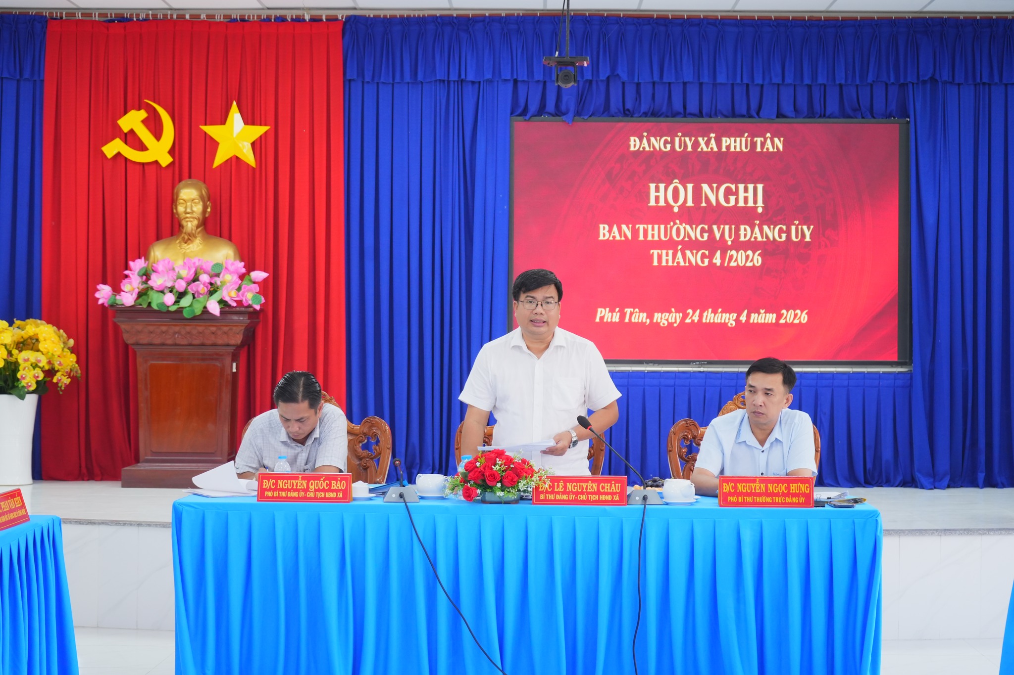 Đồng chí Lê Nguyên Châu, Bí thư Đảng ủy - Chủ tịch HĐND xã phát biểu kết luận Hội nghị