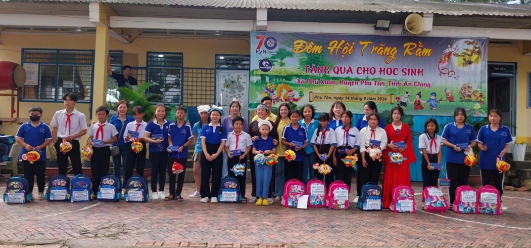 Chung tay chăm lo Tết Trung thu cho trẻ em nghèo