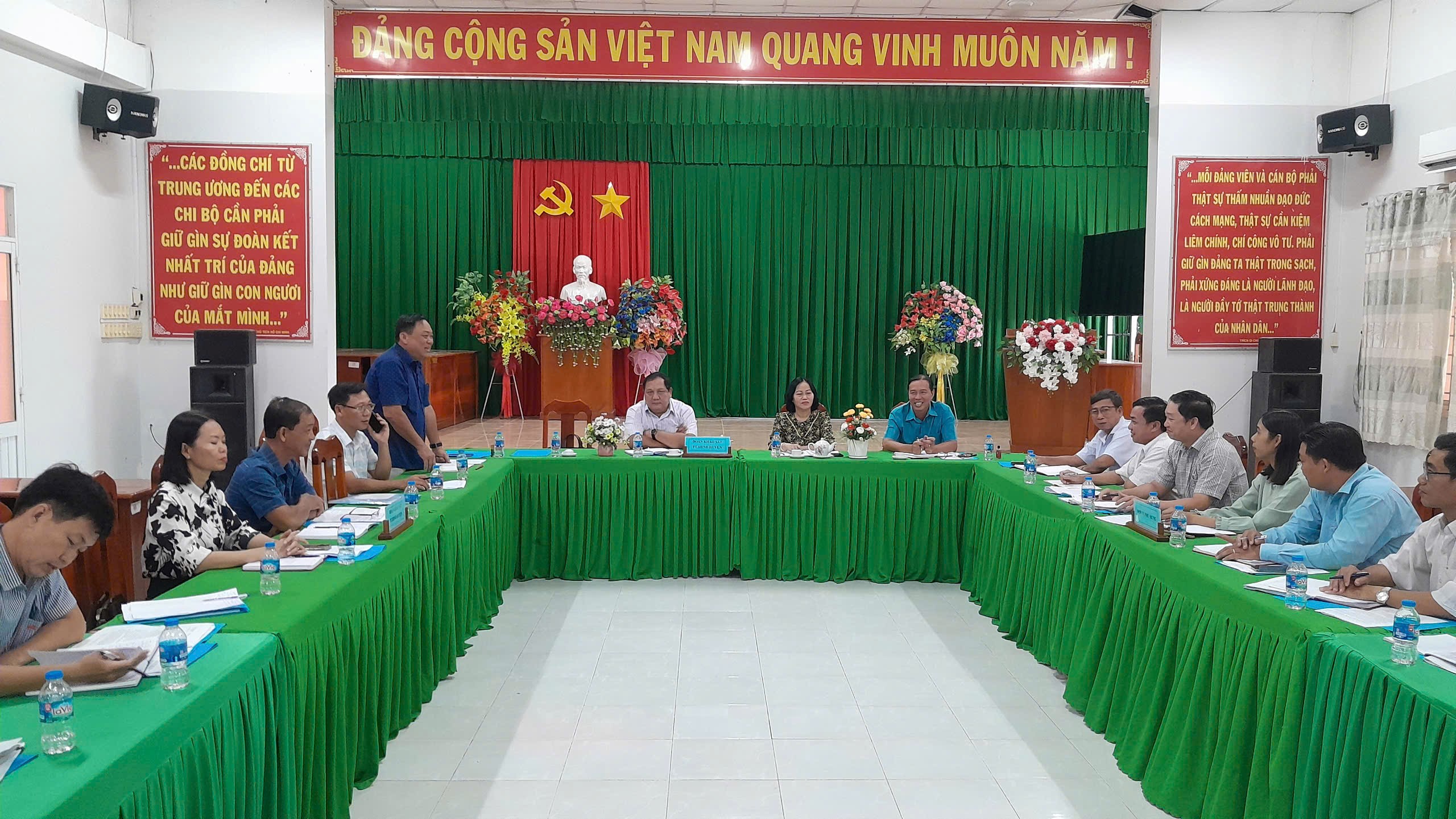 Thường trực HĐND huyện Phú Tân giám sát xã Long Hòa và Phú Hưng trước kỳ họp cuối năm 2024