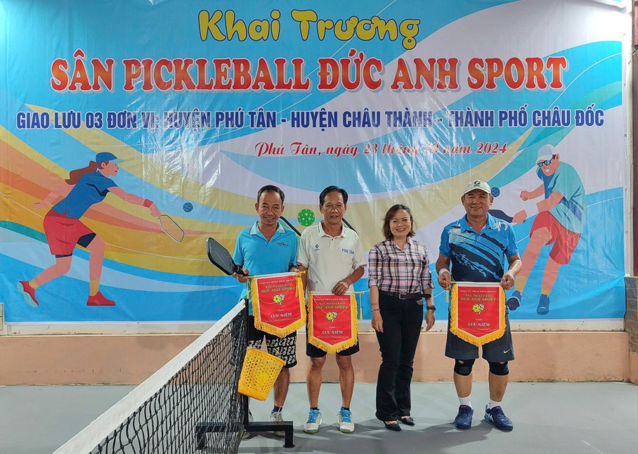 Giao lưu thể thao môn Pickleball