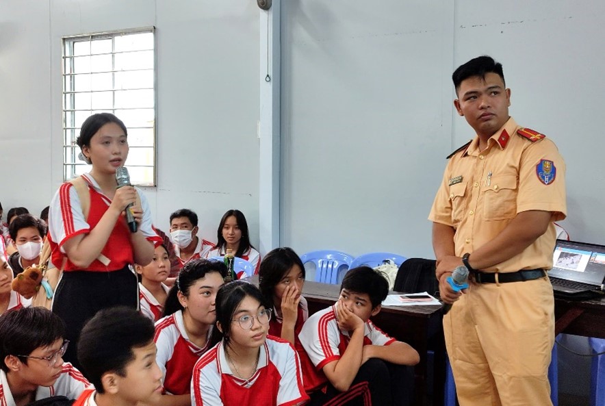 Hơn 700 học sinh được tuyên truyền, phổ biến pháp luật về trật tự, an toàn giao thông 