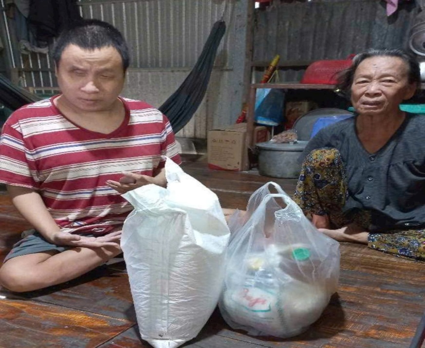 Trao quà cho trẻ em mồ côi do dịch bệnh Covid 19 có hoàn cảnh khó khăn