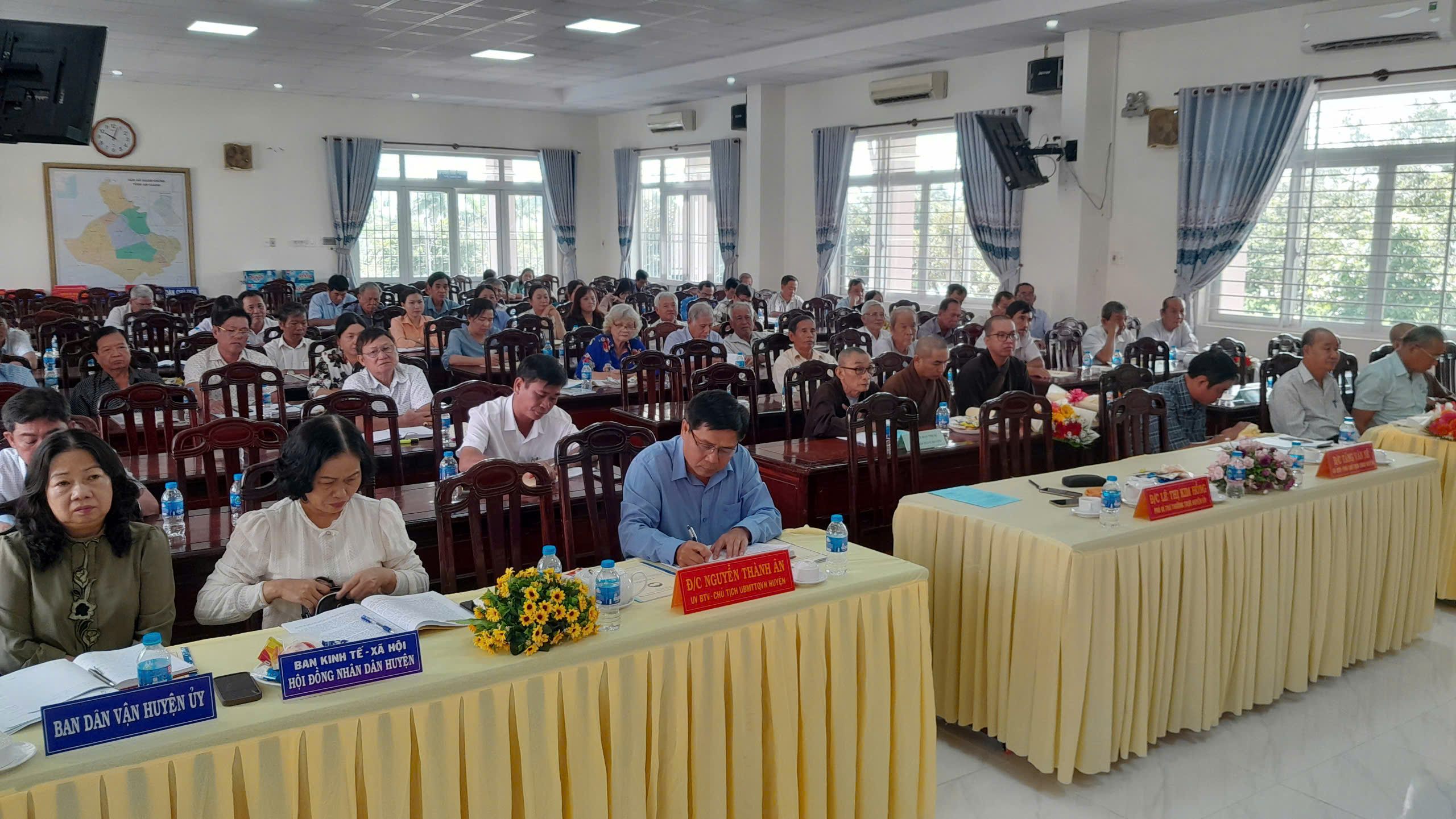 Huyện ủy Phú Tân Họp mặt chức sắc, chức việc, tín đồ các tôn giáo Quý III năm 2024