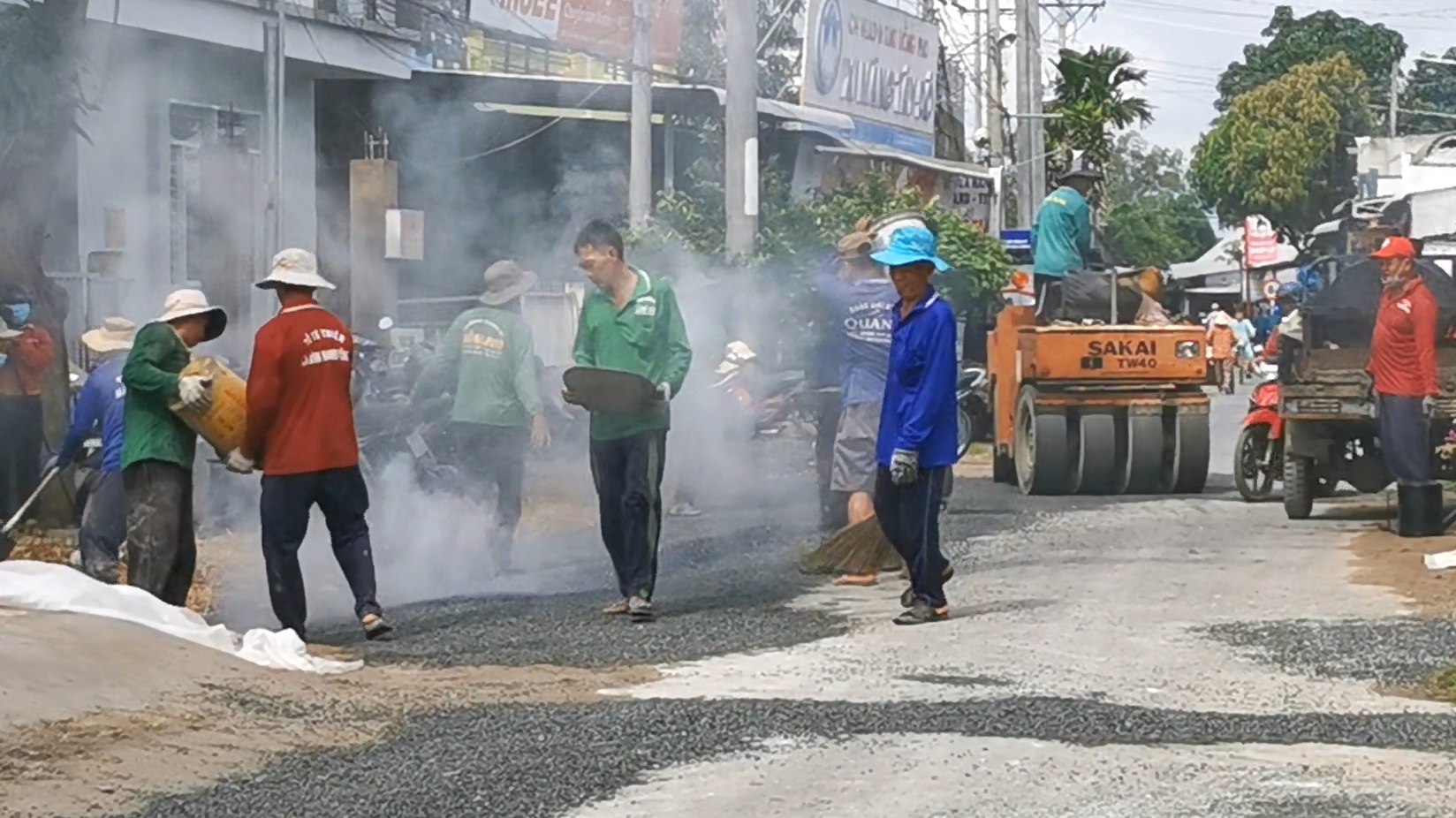 Hiệp Xương ra quân chỉnh trang nông thôn trên địa bàn ấp Hiệp Thuận