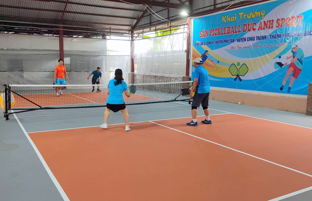 Giao lưu thể thao môn Pickleball