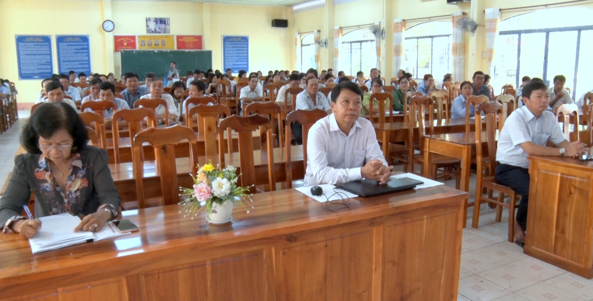 Ban Tuyên giáo Huyện ủy Phú Tân tập huấn truyền thông về bảo vệ quyền lợi người tiêu dùng năm 2024