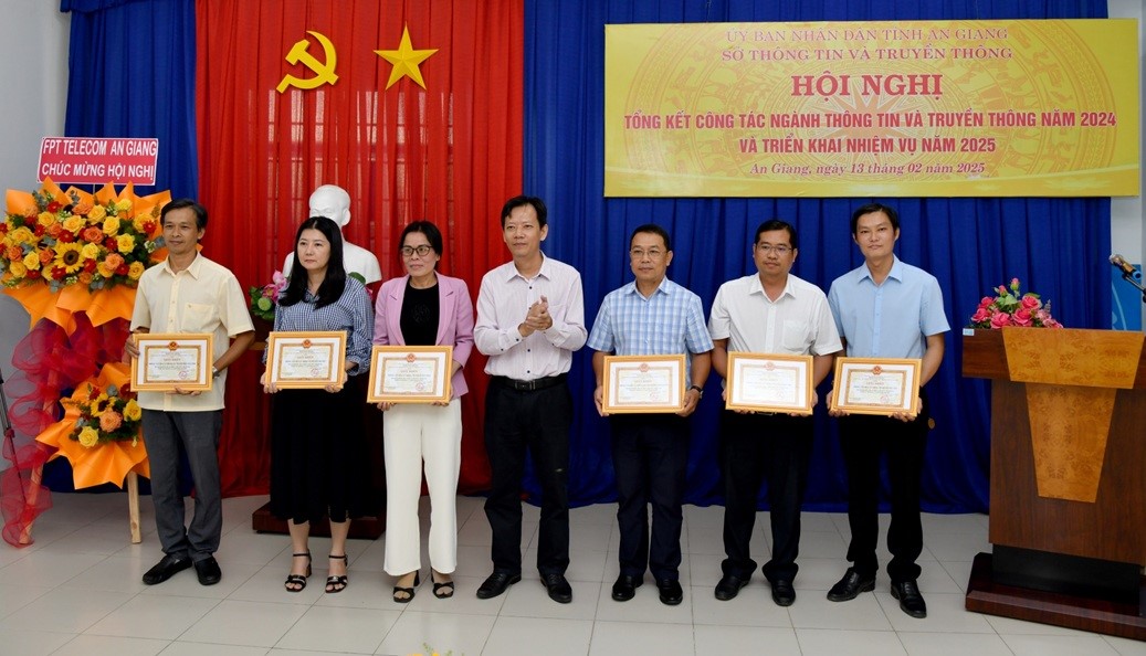 https://phutan.angiang.gov.vn/sites/default/files/inline-images/pvhtt%20phu%20tan%20khen%20thuong%20nam%202024.jpg