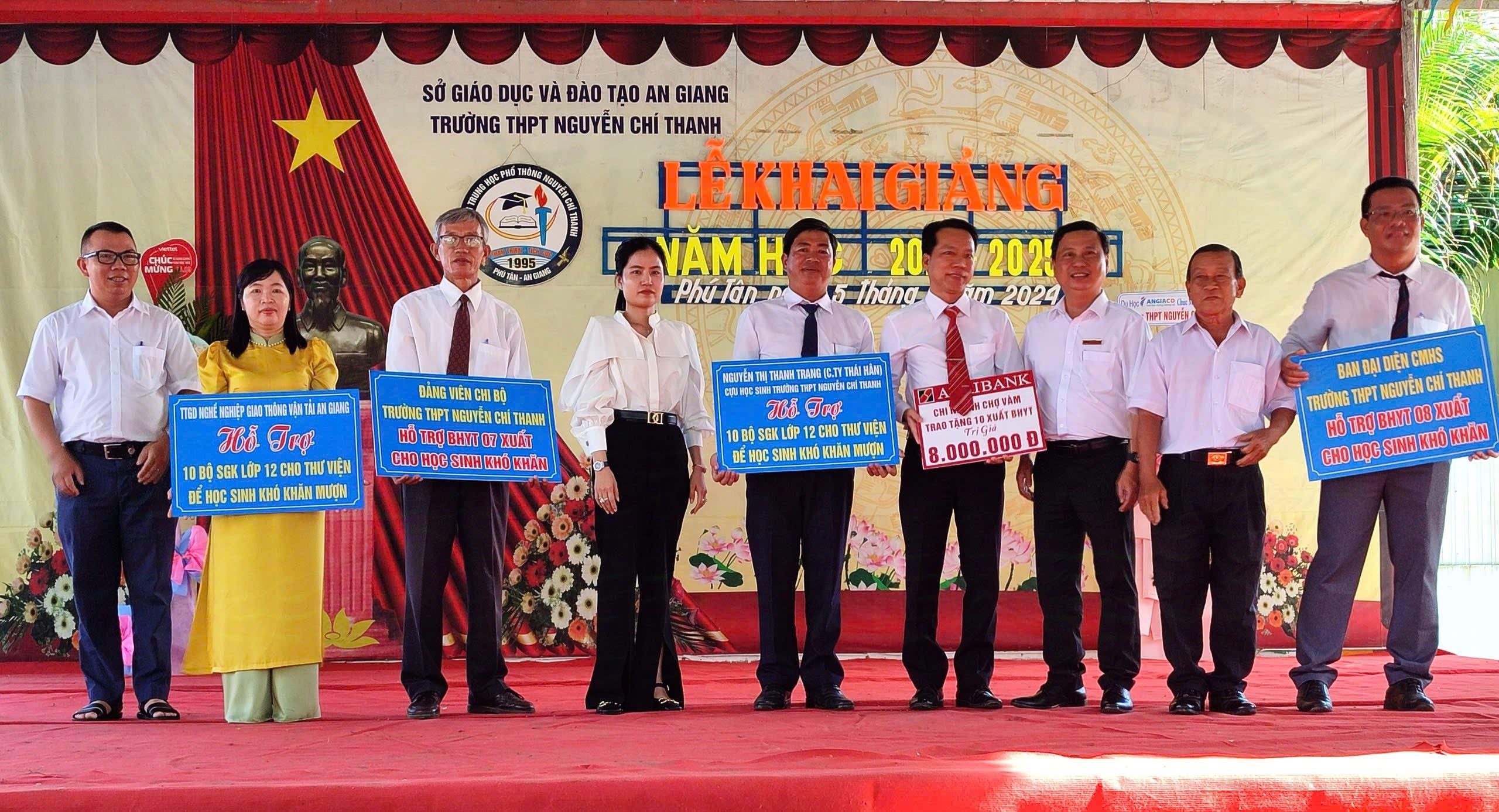 Phú Tân gần 38.000 học sinh dự khai giảng năm học mới